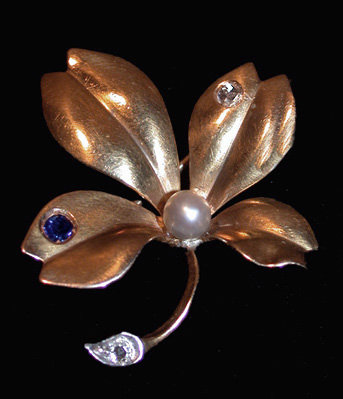 French Art Nouveau flower Brooch, 18K Sapphire, Diamond and Pearl, C.1900.