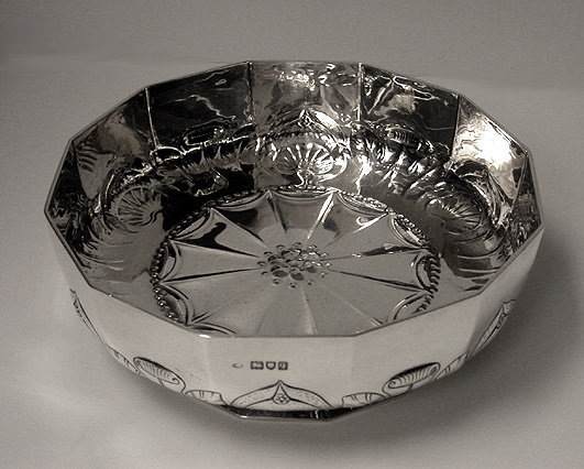 Fine Arts & Crafts Silver Bowl, London 1911, William Comyns