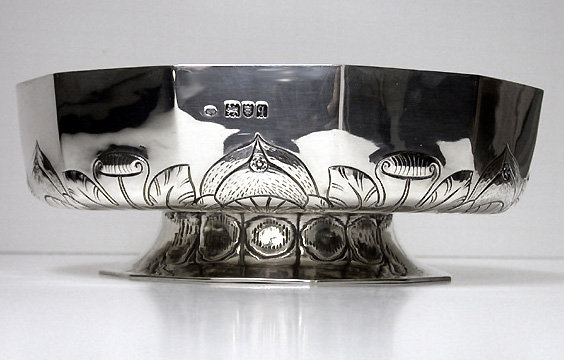Fine Arts & Crafts Silver Bowl, London 1911, William Comyns