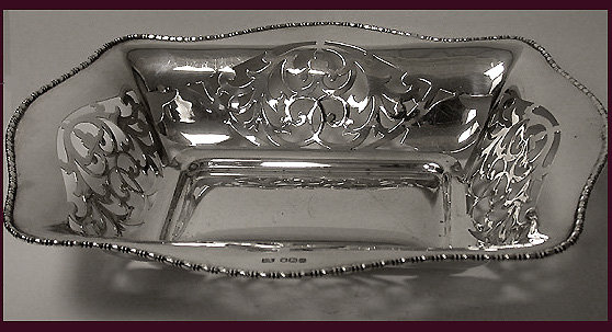 English Silver hallmarked Bread or Fruit Dish, 1931, Emile Viner