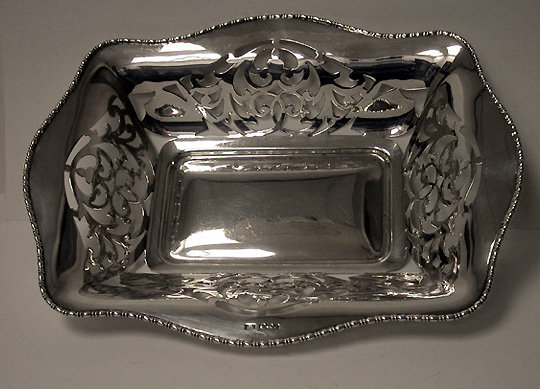 English Silver hallmarked Bread or Fruit Dish, 1931, Emile Viner