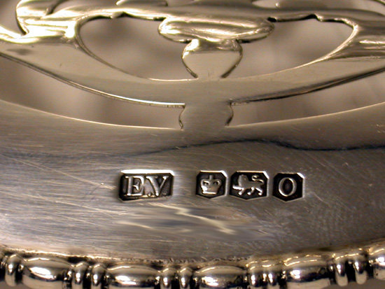 English Silver hallmarked Bread or Fruit Dish, 1931, Emile Viner