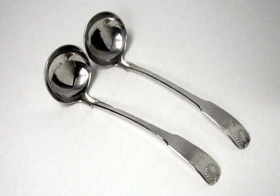 Pair of Scottish Georgian Silver Fiddle Shell Ladles, Edinburgh 1821