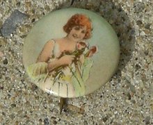 CELLULOID PINBACK BUTTON -PRETTY LADY IN WHITE