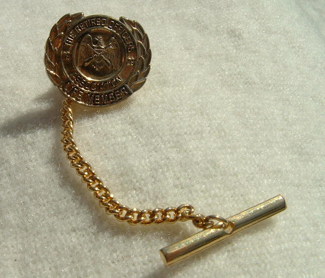 Vintage Retired Officers Association Life Member Tie Tack