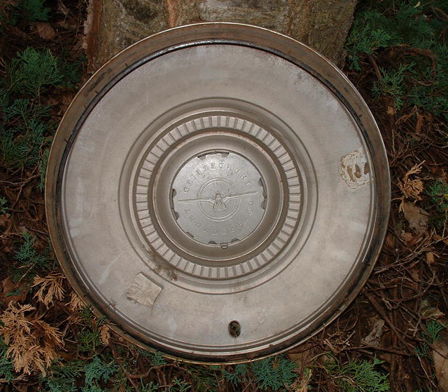 Vintage 1970-1971 Ford Thunderbird Hubcap