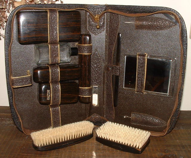 Antique Leather & Ebony Men's Toiletry Kit