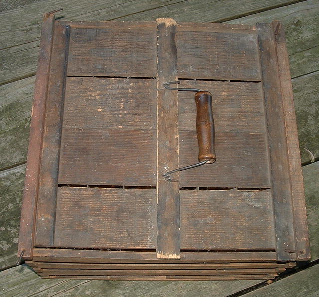 Antique Primitive Humpty Dumpty Egg Crate