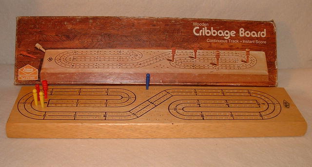 Vintage Milton Bradley / Lowe Continuous Track Cribbage Board #1505