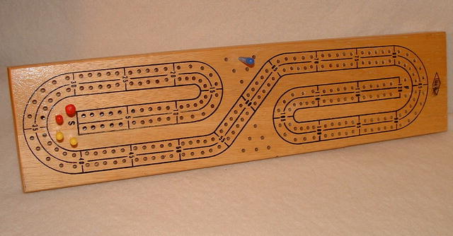 Vintage Milton Bradley / Lowe Continuous Track Cribbage Board #1505