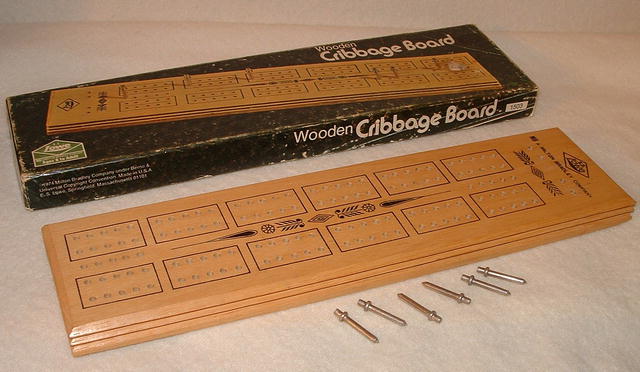 Vintage Milton Bradley / Lowe Cribbage Board #1503
