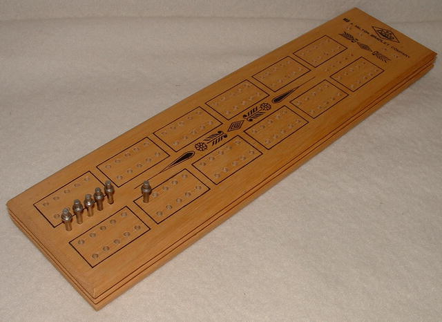 Vintage Milton Bradley / Lowe Cribbage Board #1503