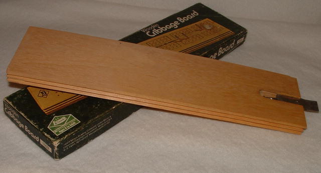 Vintage Milton Bradley / Lowe Cribbage Board #1503