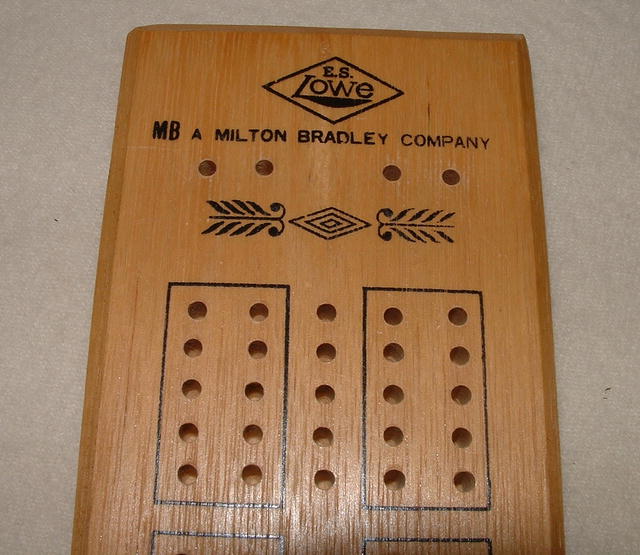 Vintage Milton Bradley / Lowe Cribbage Board #1503