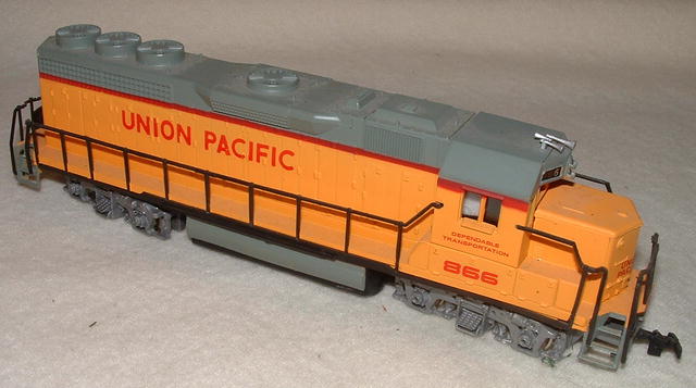 Vintage HO Train Bachmann Union Pacific Locomotive 866 & Cars