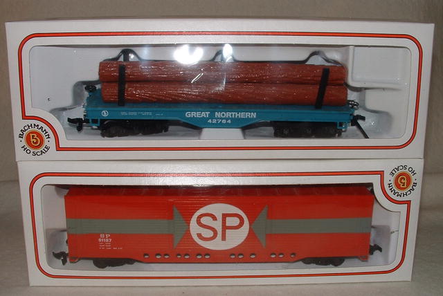 Vintage Bachmann HO Gauge Great Northern Log Car & SP Freight Car