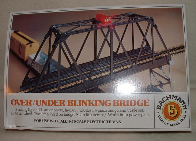 Vintage HO Gauge Bachmann Over/Under Blinking Railroad Bridge