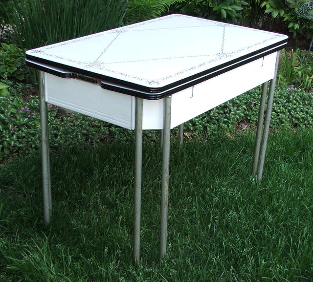 Antique Porcelain Kitchen / Cottage Table with Pull-Out Leaves