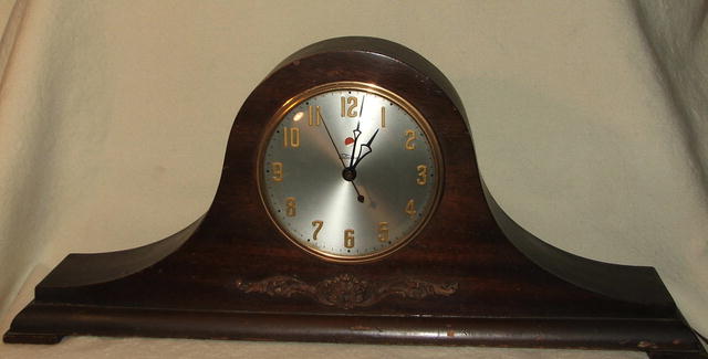 Antique Telechron Mantle Clock in Wooden Case
