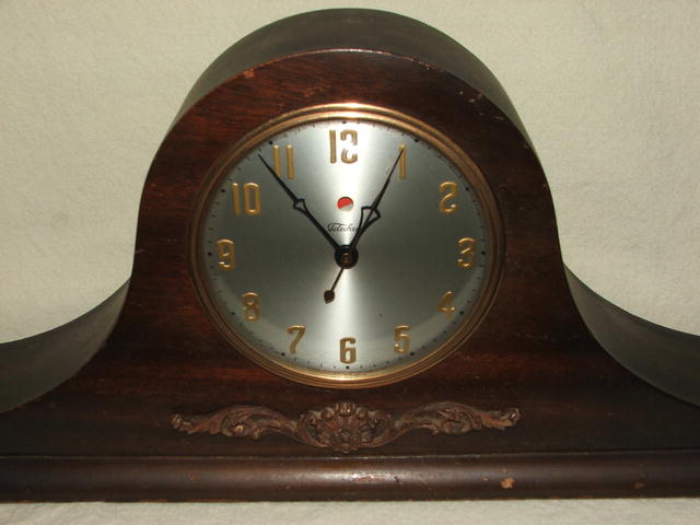 Antique Telechron Mantle Clock in Wooden Case