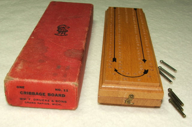 Vintage / Antique Drueke Folding Travel Cribbage Board