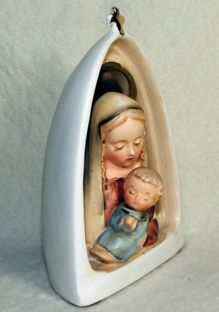 Vintage Napco Madonna and Child Figurine CR 32576