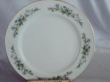 Pretty Creative Manor Dinner Plate