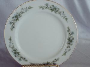 Pretty Creative Manor Dinner Plate