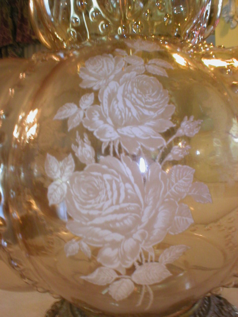 Irridescent Glass Roses Prism Lamp