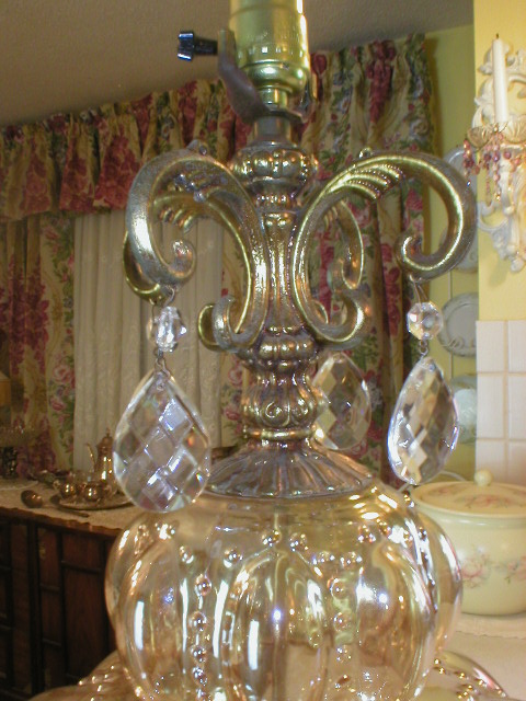 Irridescent Glass Roses Prism Lamp