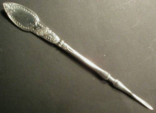 Gorgeous Wm Rogers & Son AA Nut Pick