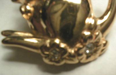 Avon Goldtone Kangaroo Lapel Pin