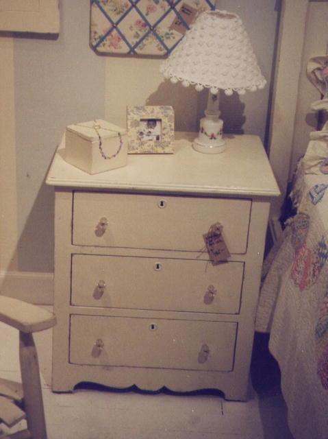 Classic Side Dresser with Scalloped Bottom