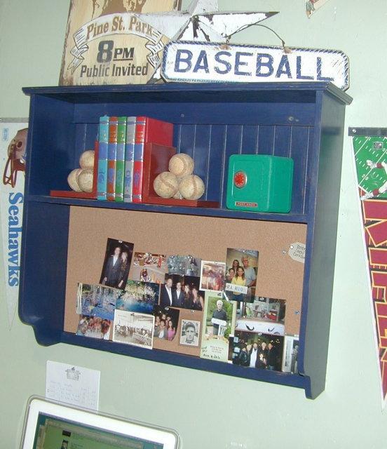 Boston Wall Shelf with Corkboard