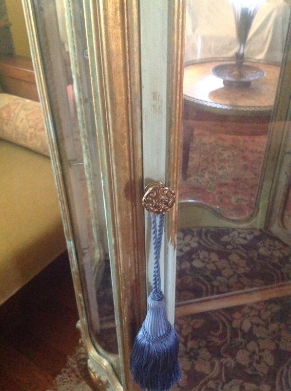 Louis XVI Vitrine