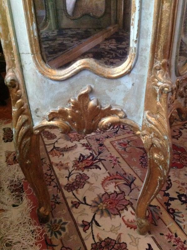 Louis XVI Vitrine