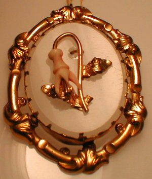 Victorian Brooch Coral, Gold ANTIQUE