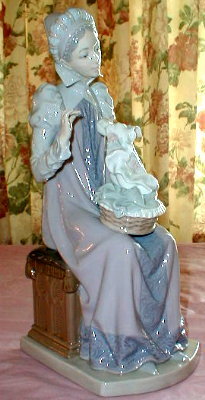 LLADRO Trousseau Embroiderer #5126 - Woman