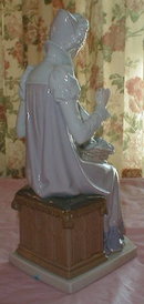 LLADRO Trousseau Embroiderer #5126 - Woman