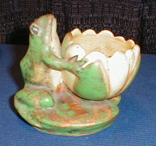 Weller Coppertone Frog & Lotus Vase