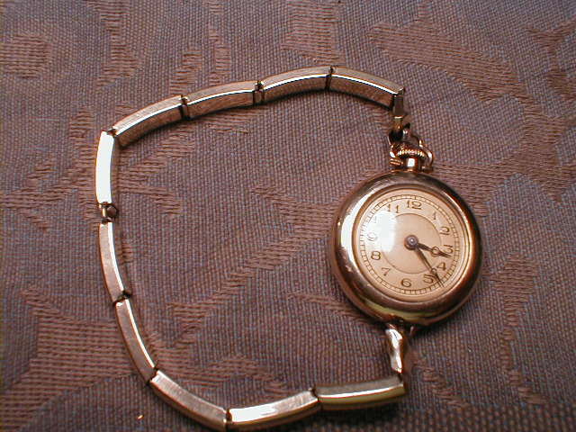 Welta 14k Wristwatch 15 J Swiss - ANTIQUE -