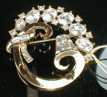 TRIFARI Pat PEND RhineSTONE Pin - VINTAGE -