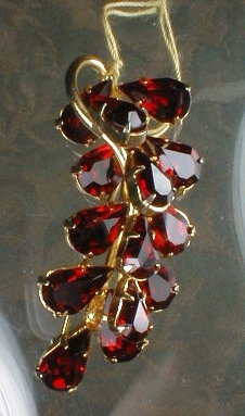 WEISS Rhinestone PIN Red RHINESTONE Spray
