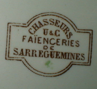 SARREGUEMINES PLATE - Rabbit Hunting - ANTIQUE