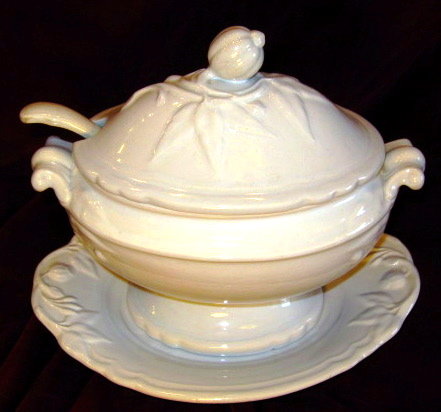 WEDGWOOD Ironstone Sauce Tureen - ANTIQUE -