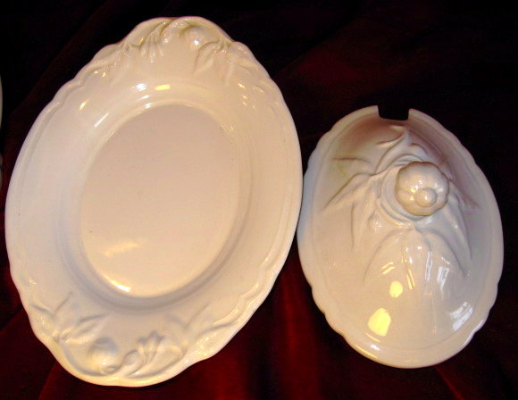 WEDGWOOD Ironstone Sauce Tureen - ANTIQUE -