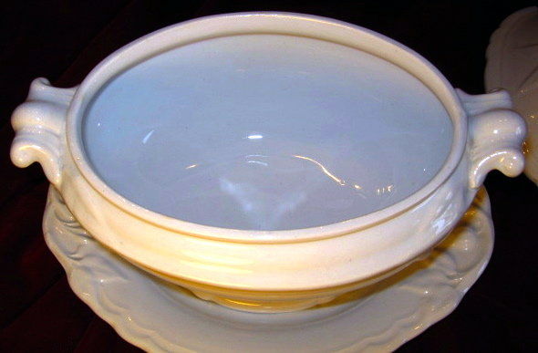WEDGWOOD Ironstone Sauce Tureen - ANTIQUE -