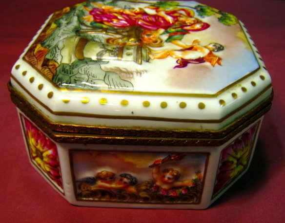 Capodimonte Octagonal Hinged Box - Made in France -