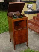 Vintage Brunswick Phonograph with 1/4 Sawn Tiger Oak Cabinet
