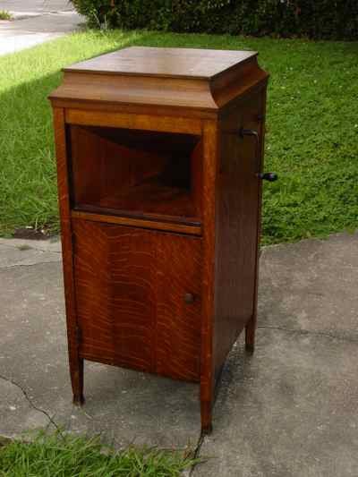 Vintage Brunswick Phonograph with 1/4 Sawn Tiger Oak Cabinet